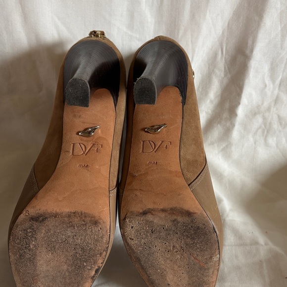 Elegant Tan Ankle Boots by Diane Von Furstenbeeg - Picture 6 of 6